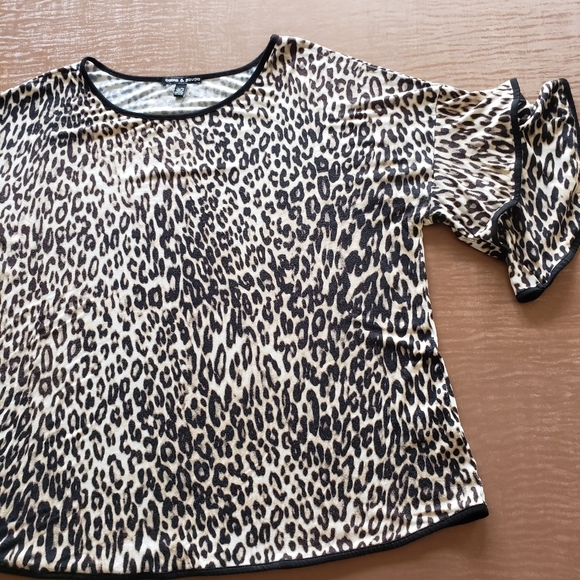 Cable & Gauge Animal Print Size XL Top - Picture 4 of 5